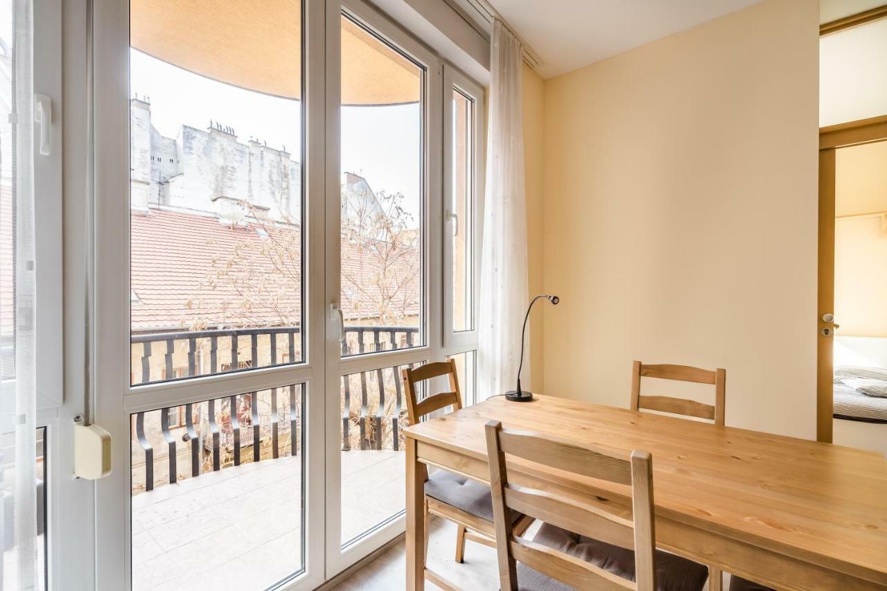 Bpr Vivid Downtown Vibe With Balcony Lägenhet Budapest Exteriör bild
