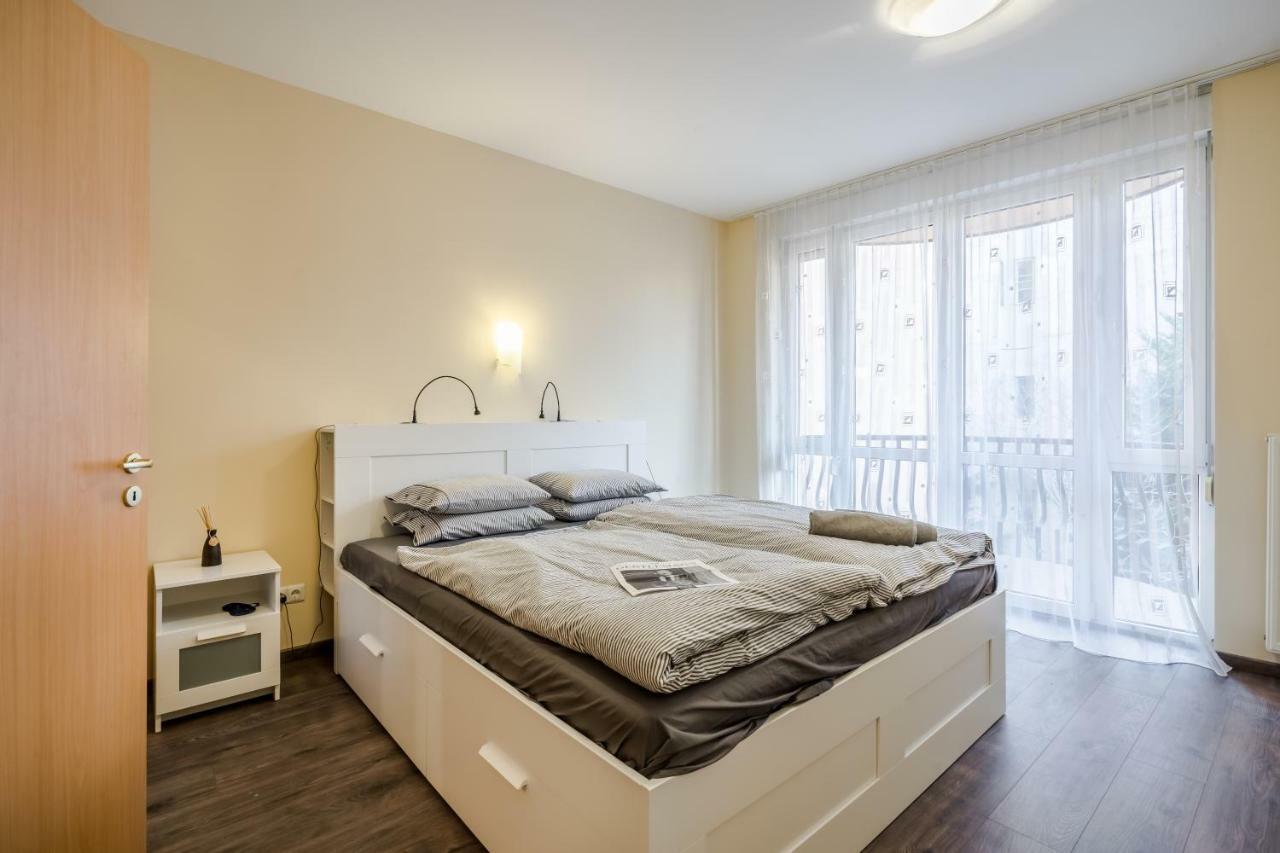 Bpr Vivid Downtown Vibe With Balcony Lägenhet Budapest Exteriör bild