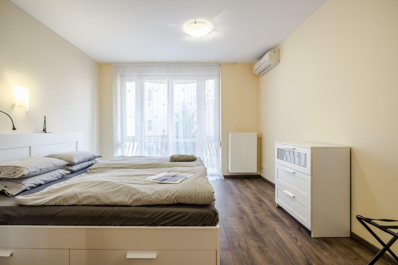 Bpr Vivid Downtown Vibe With Balcony Lägenhet Budapest Exteriör bild